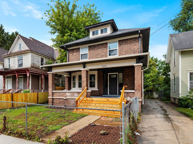 1315 4th Avenue Rockford IL 61104