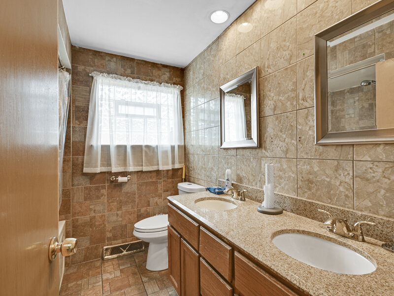 380 Bensley Avenue Calumet City IL 60409