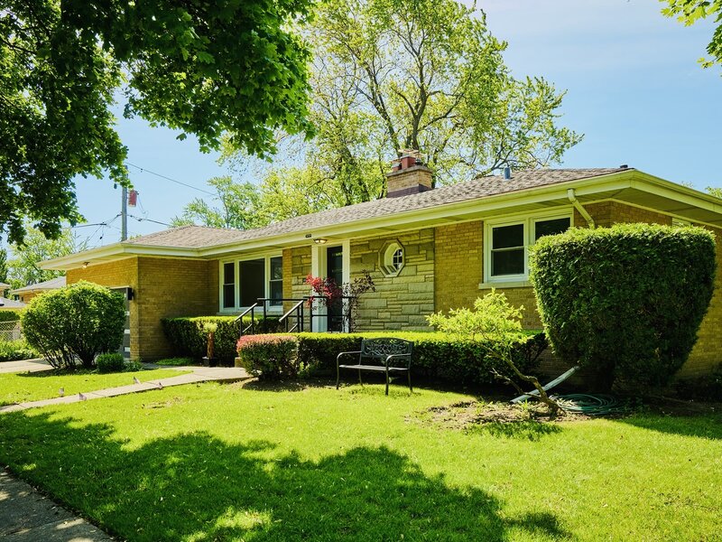 4555 Cleveland Street Skokie IL 60076