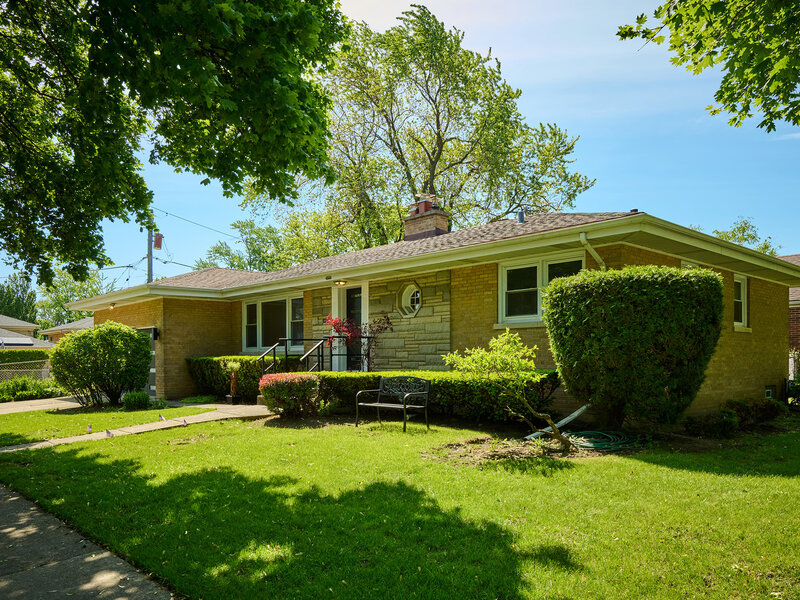 4555 Cleveland Street Skokie IL 60076