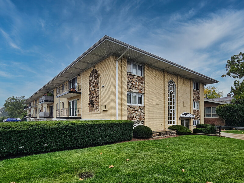 2 N Dee Road Park Ridge IL 60068