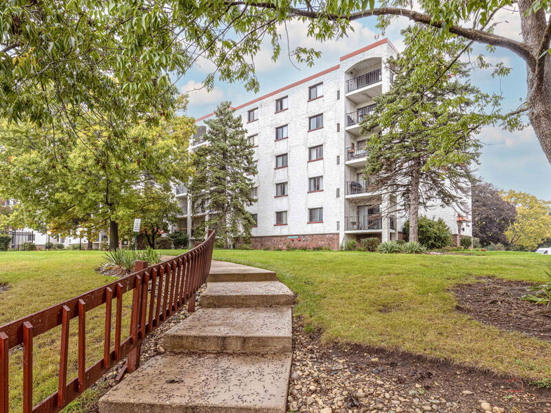 475 Plum Creek Drive Wheeling IL 60090