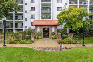 Photo of 475 Plum Creek Drive Wheeling IL 60090 Unit 304