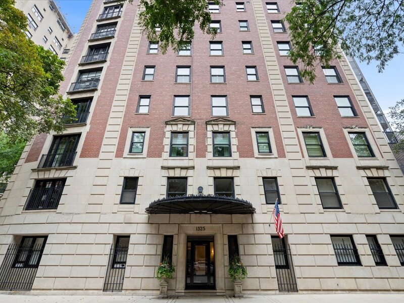 1325 N Astor Street Chicago IL 60610