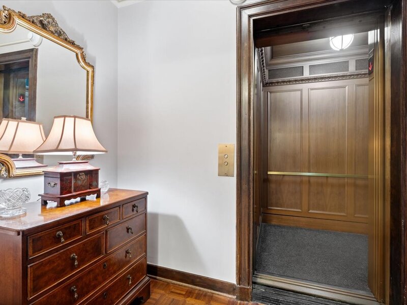 1325 N Astor Street Chicago IL 60610