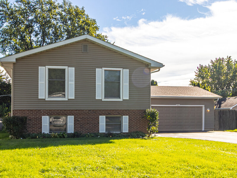 103 Hickory Drive Lindenhurst IL 60046