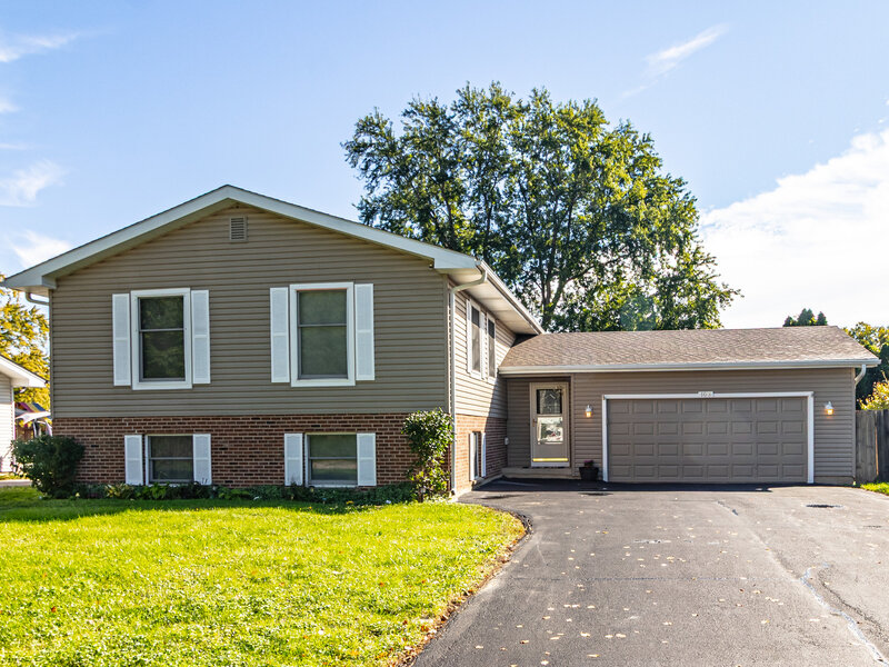 103 Hickory Drive Lindenhurst IL 60046
