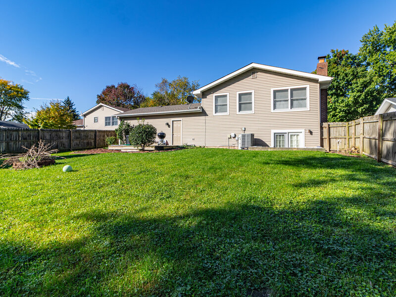 103 Hickory Drive Lindenhurst IL 60046