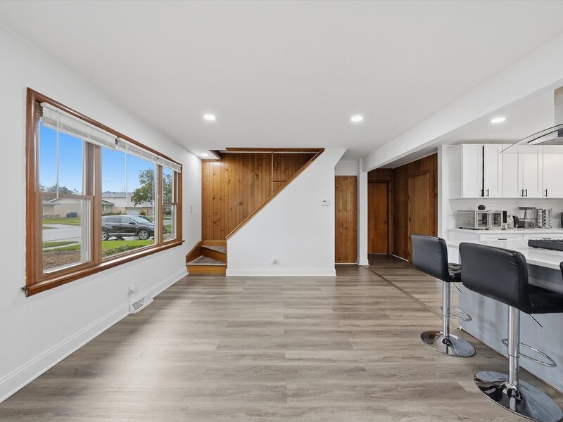 8937 Mcvicker Avenue Oak Lawn IL 60453