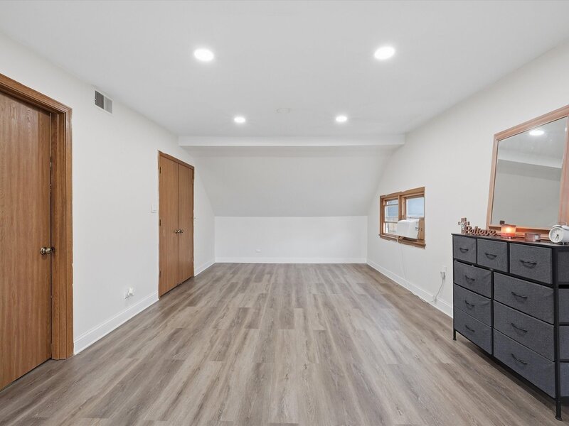 8937 Mcvicker Avenue Oak Lawn IL 60453
