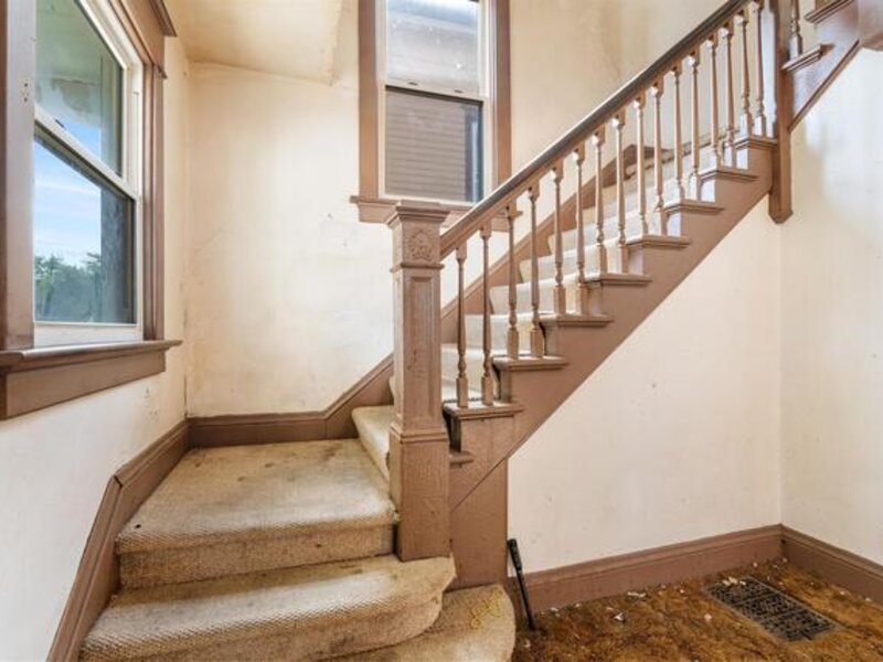 1612 W 3rd Street Davenport IA 52802