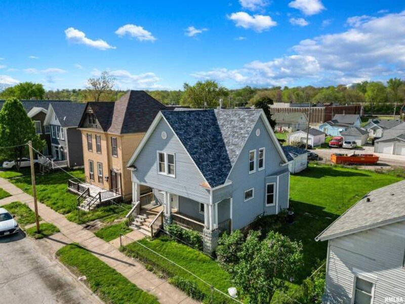 1612 W 3rd Street Davenport IA 52802