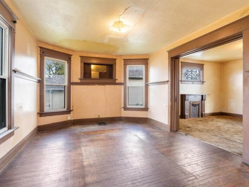 1612 W 3rd Street Davenport IA 52802