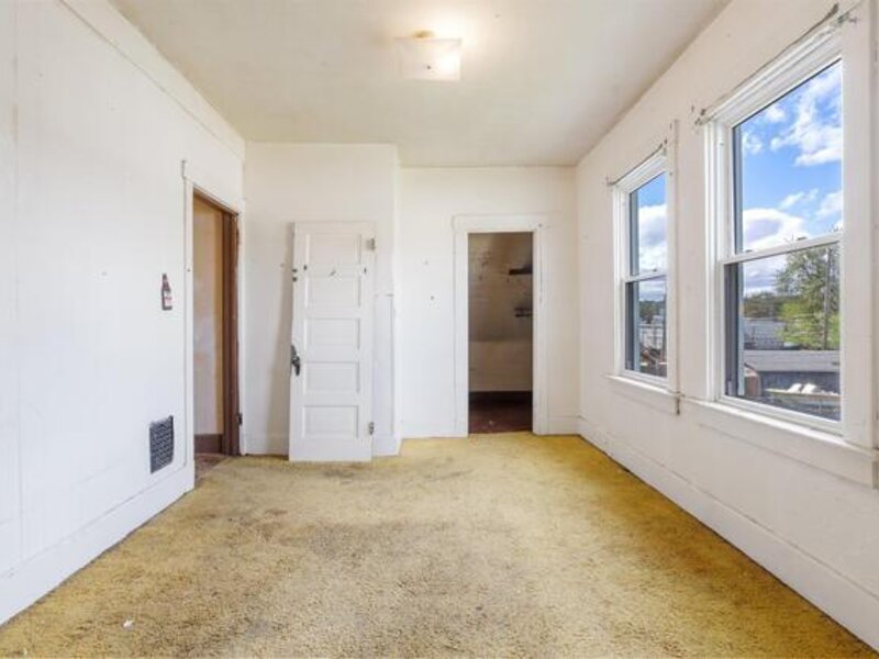 1612 W 3rd Street Davenport IA 52802