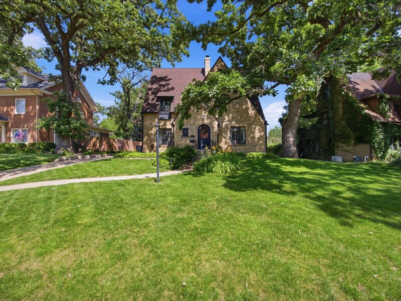 41 Hamilton Avenue Elgin IL 60123
