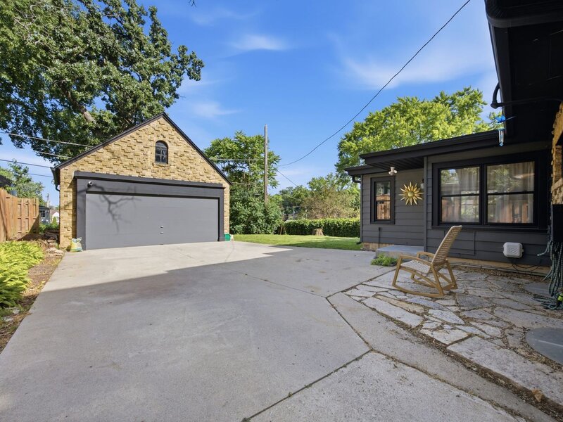 41 Hamilton Avenue Elgin IL 60123