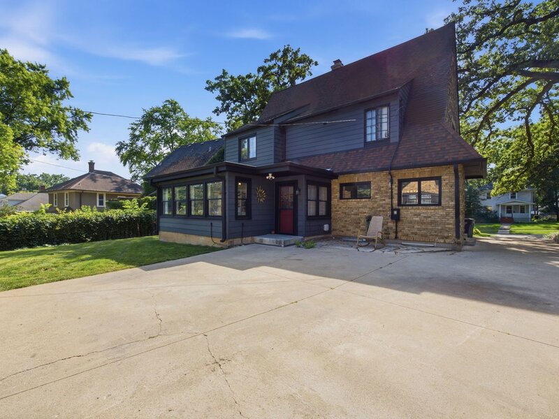 41 Hamilton Avenue Elgin IL 60123