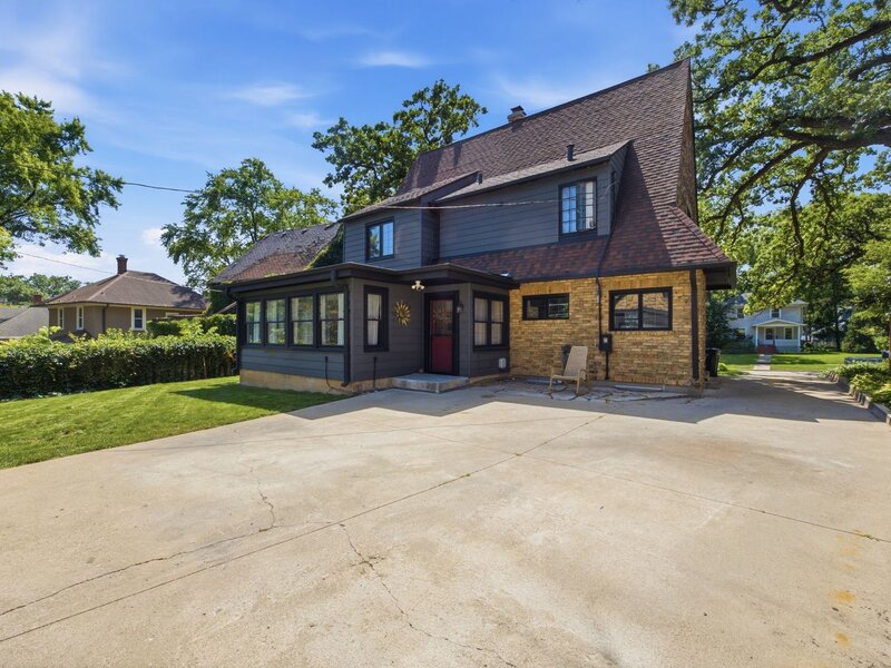 41 Hamilton Avenue Elgin IL 60123