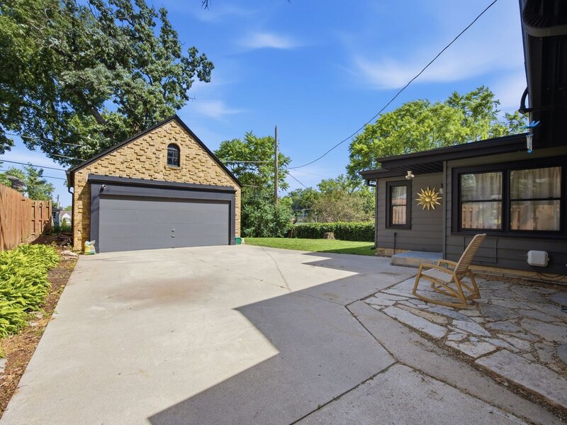41 Hamilton Avenue Elgin IL 60123