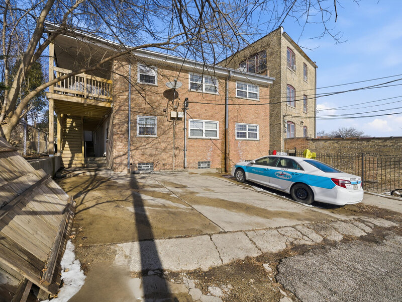 1937 W Pratt Boulevard Chicago IL 60626