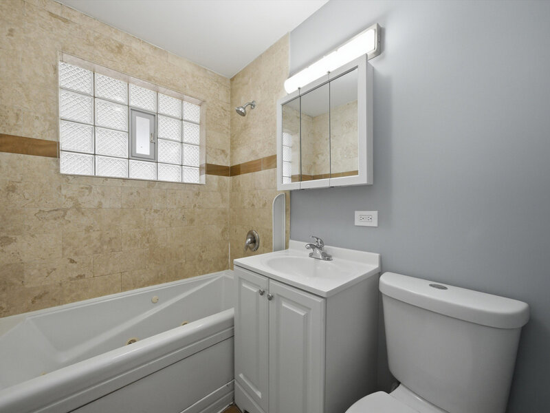 1937 W Pratt Boulevard Chicago IL 60626