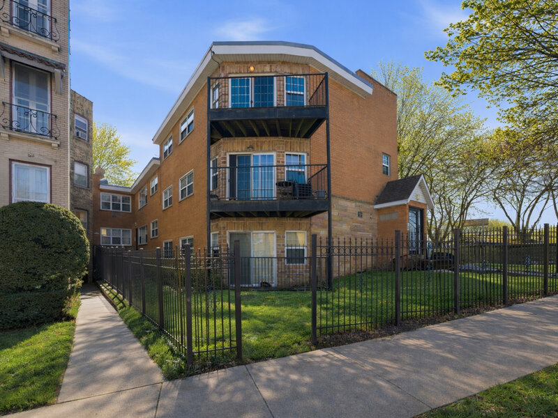 1937 W Pratt Boulevard Chicago IL 60626