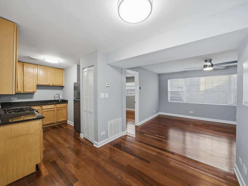 1937 W Pratt Boulevard Chicago IL 60626