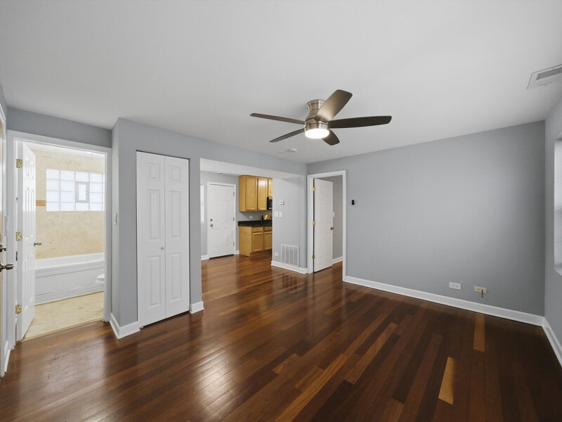 1937 W Pratt Boulevard Chicago IL 60626