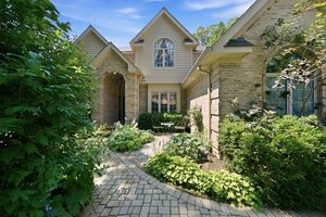 Photo of 2523 Forest Court Lindenhurst IL 60046