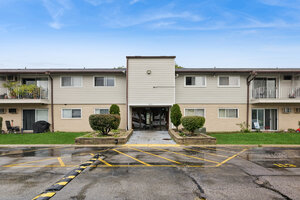 Photo of 850 E Old Willow Road Prospect Heights IL 60070 Unit 211