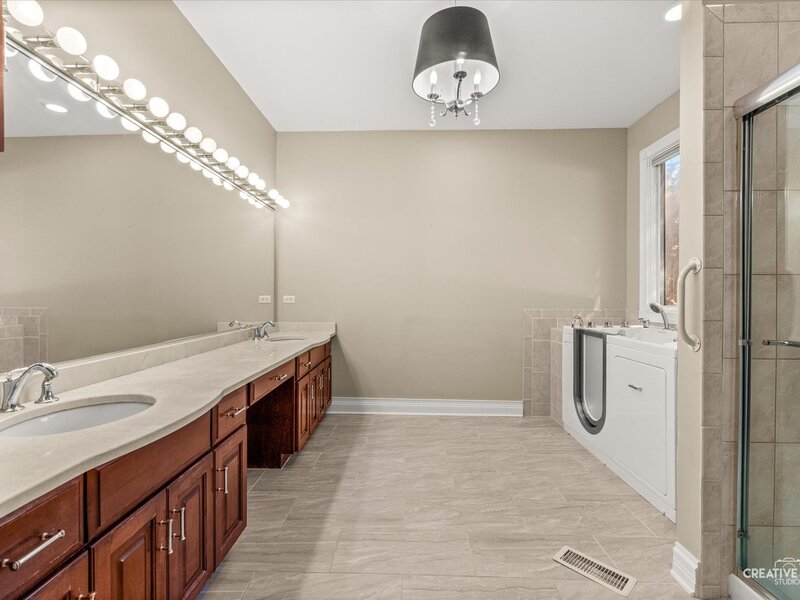 4 S Robert Frost Circle St. Charles IL 60175