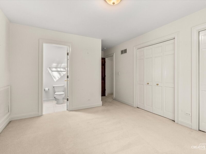 4 S Robert Frost Circle St. Charles IL 60175