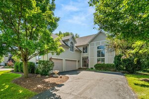 Photo of 4 S Robert Frost Circle St. Charles IL 60175