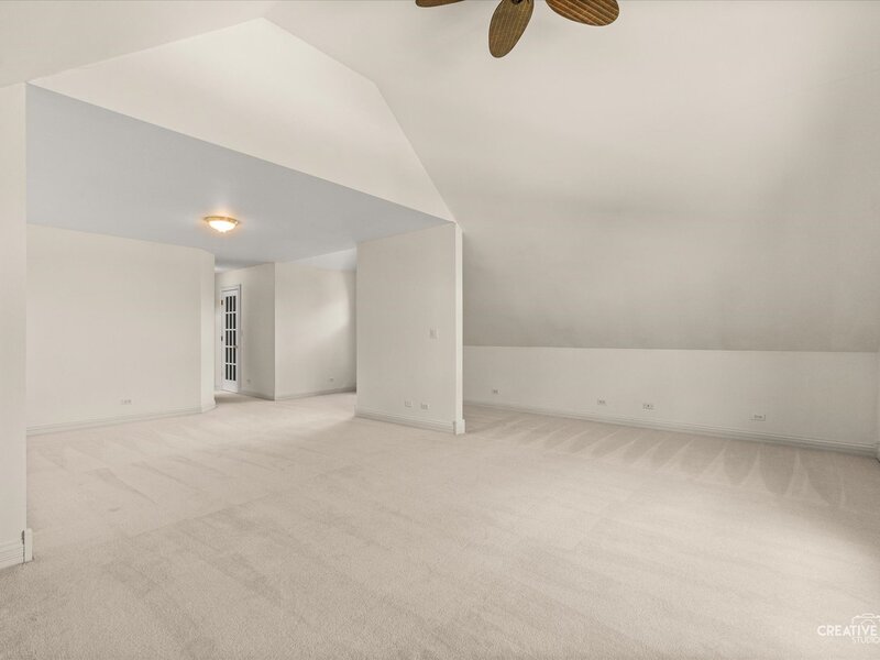 4 S Robert Frost Circle St. Charles IL 60175