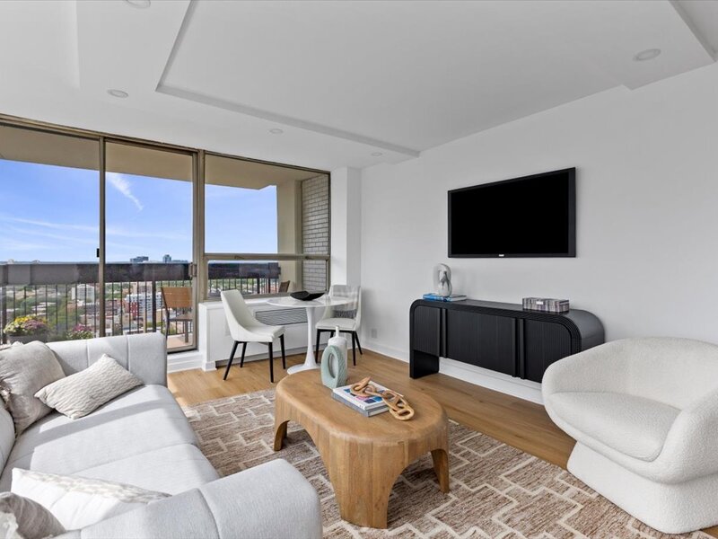 1355 N Sandburg Terrace Chicago IL 60610