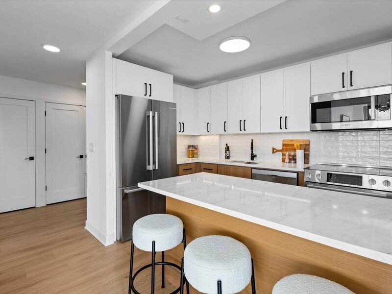 1355 N Sandburg Terrace Chicago IL 60610