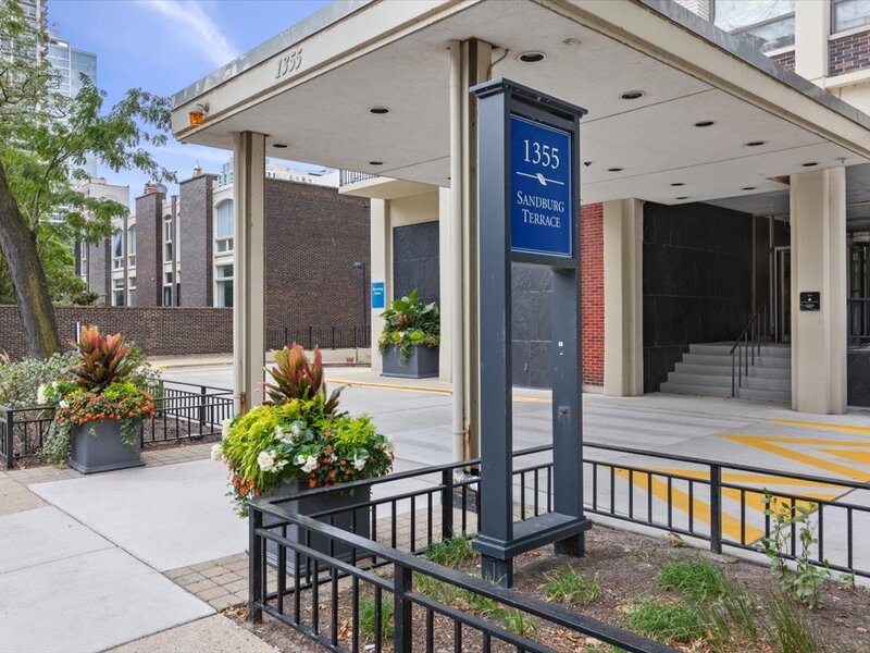 1355 N Sandburg Terrace Chicago IL 60610