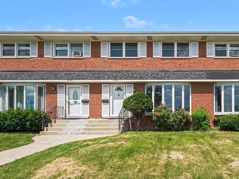 15 Virginia Lane Elmhurst IL 60126