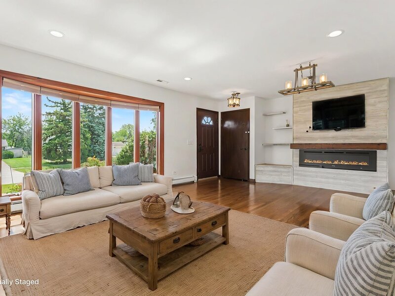 15 Virginia Lane Elmhurst IL 60126