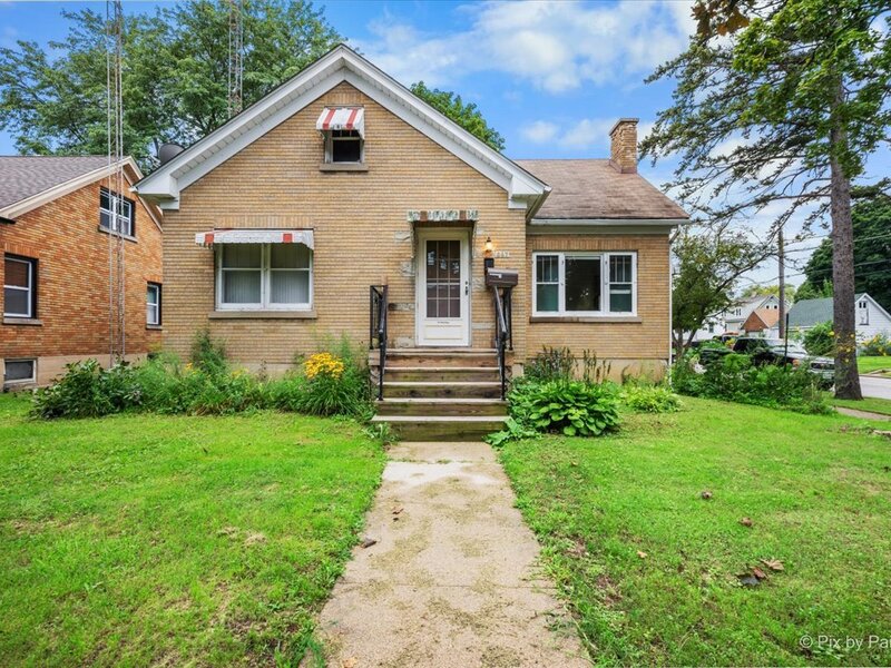 867 Clay Street Woodstock IL 60098