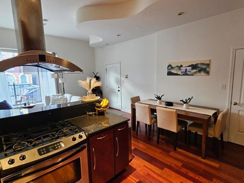 1454 W Blackhawk Street Chicago IL 60642
