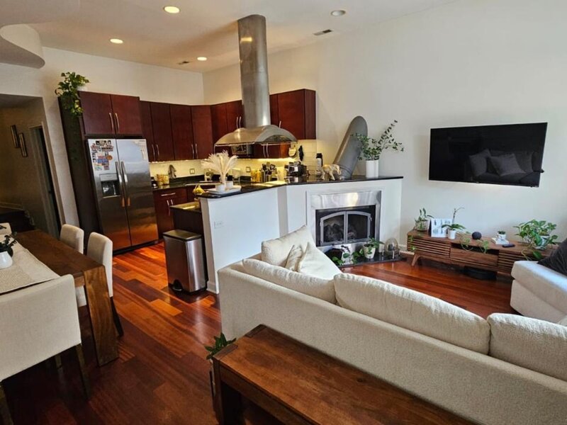 1454 W Blackhawk Street Chicago IL 60642