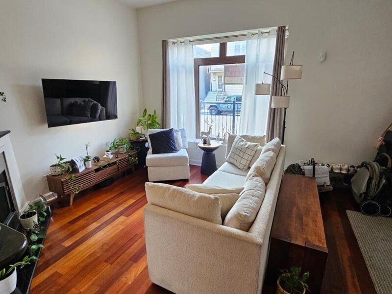 1454 W Blackhawk Street Chicago IL 60642