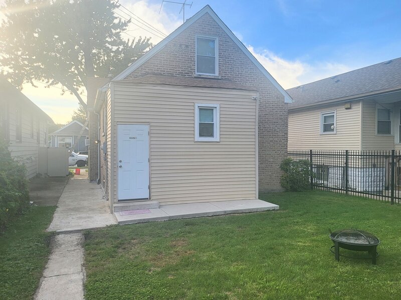 10145 S Perry Avenue Chicago IL 60628