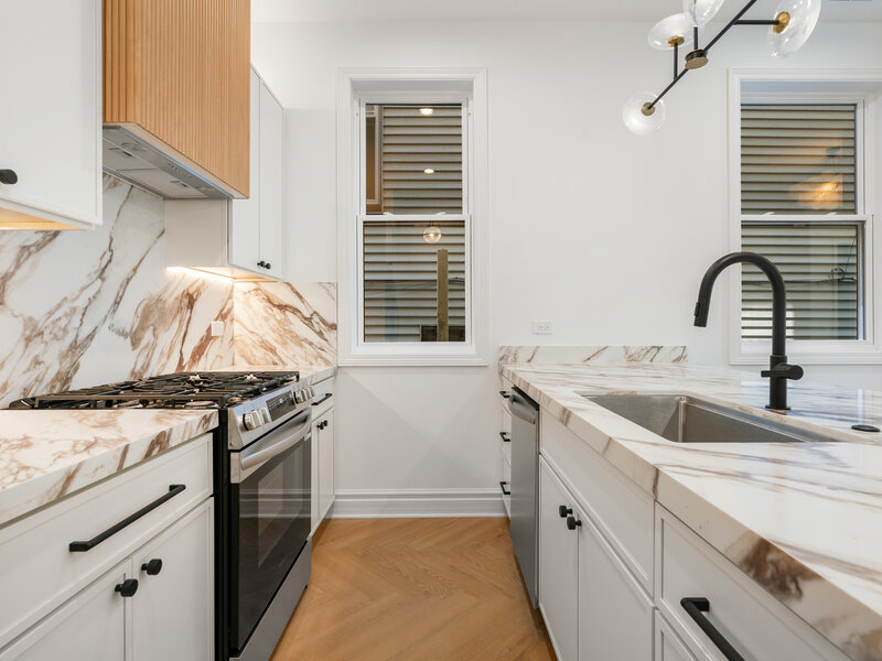 3329 N Whipple Street Chicago IL 60618