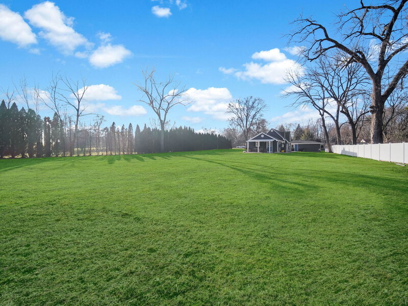 6 Virginia Road Roselle IL 60172