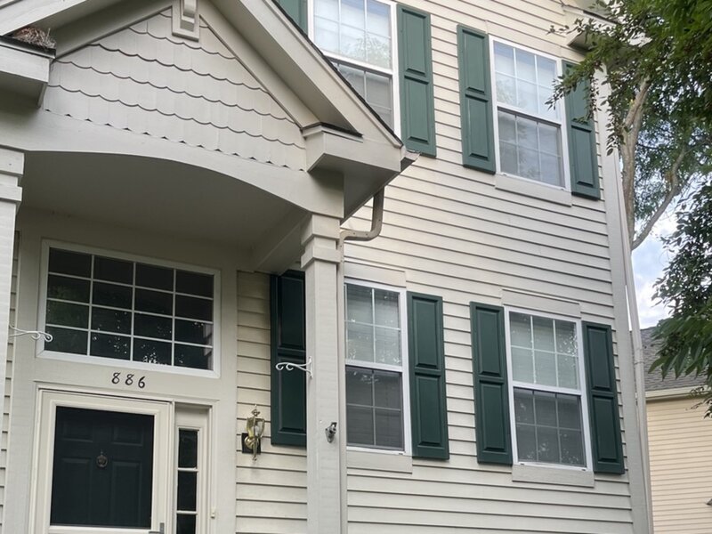 886 Essex Circle Grayslake IL 60030