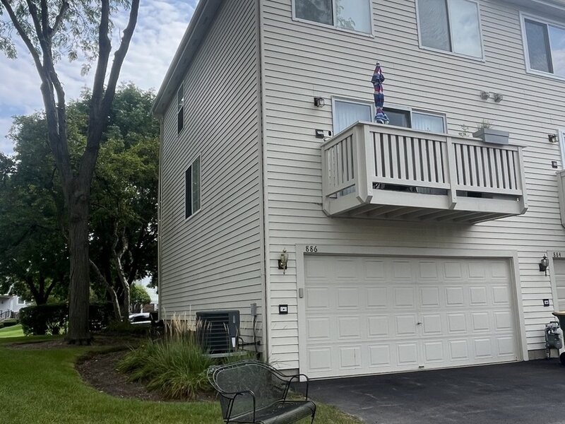 886 Essex Circle Grayslake IL 60030