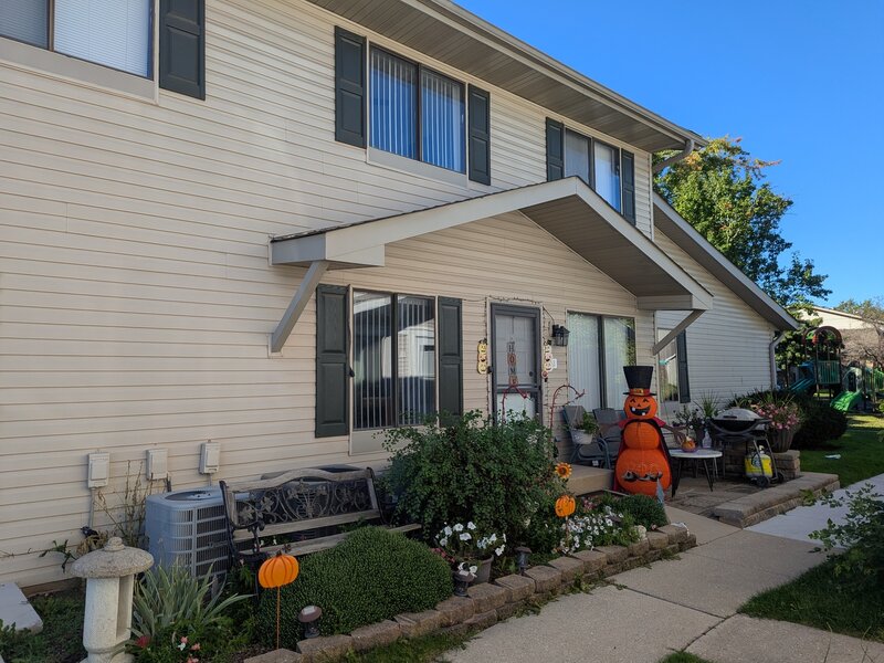 2 Winchester Circle Warrenville IL 60555