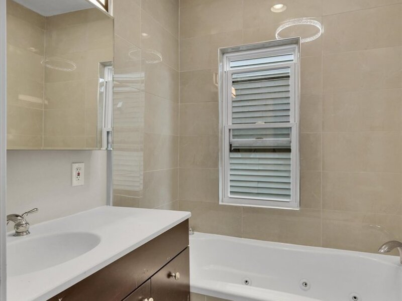 7527 S Chappel Avenue Chicago IL 60649